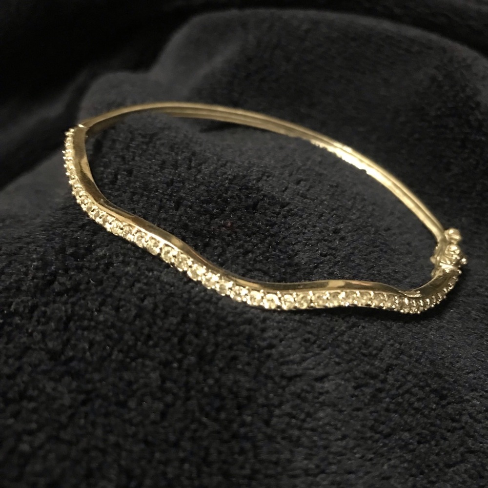 Diamond curve bangle
